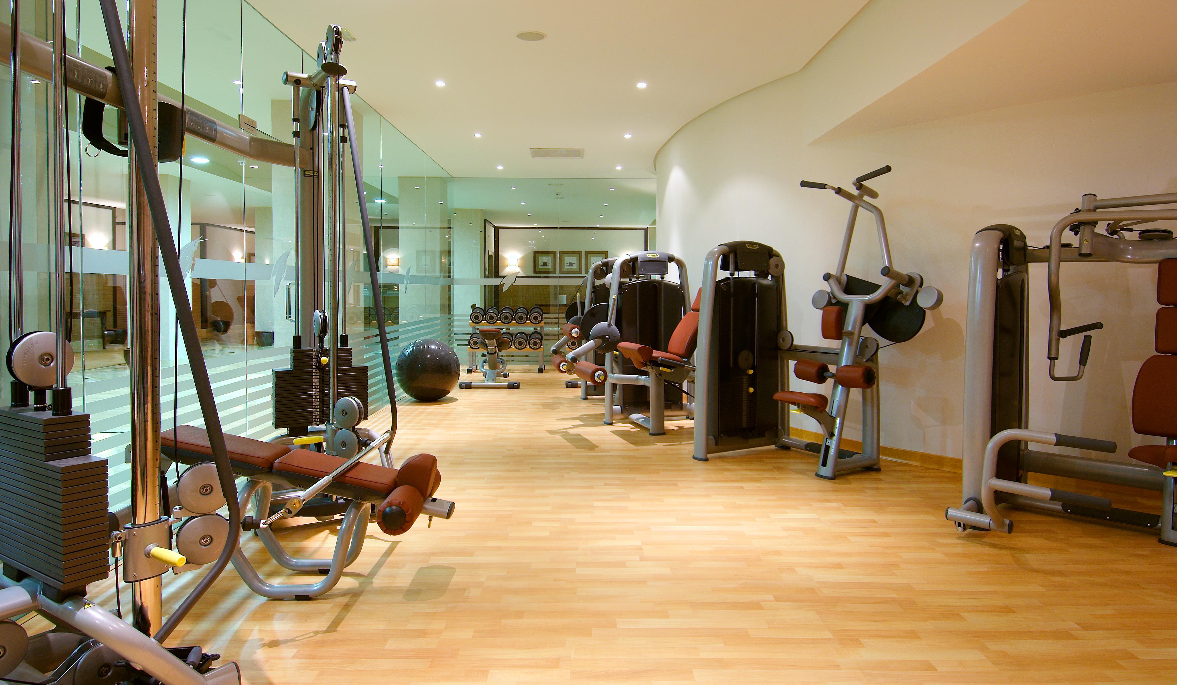 Отель Vincci Seleccion La Plantacion Del Sur Адехе Удобства фото A gym at a hotel