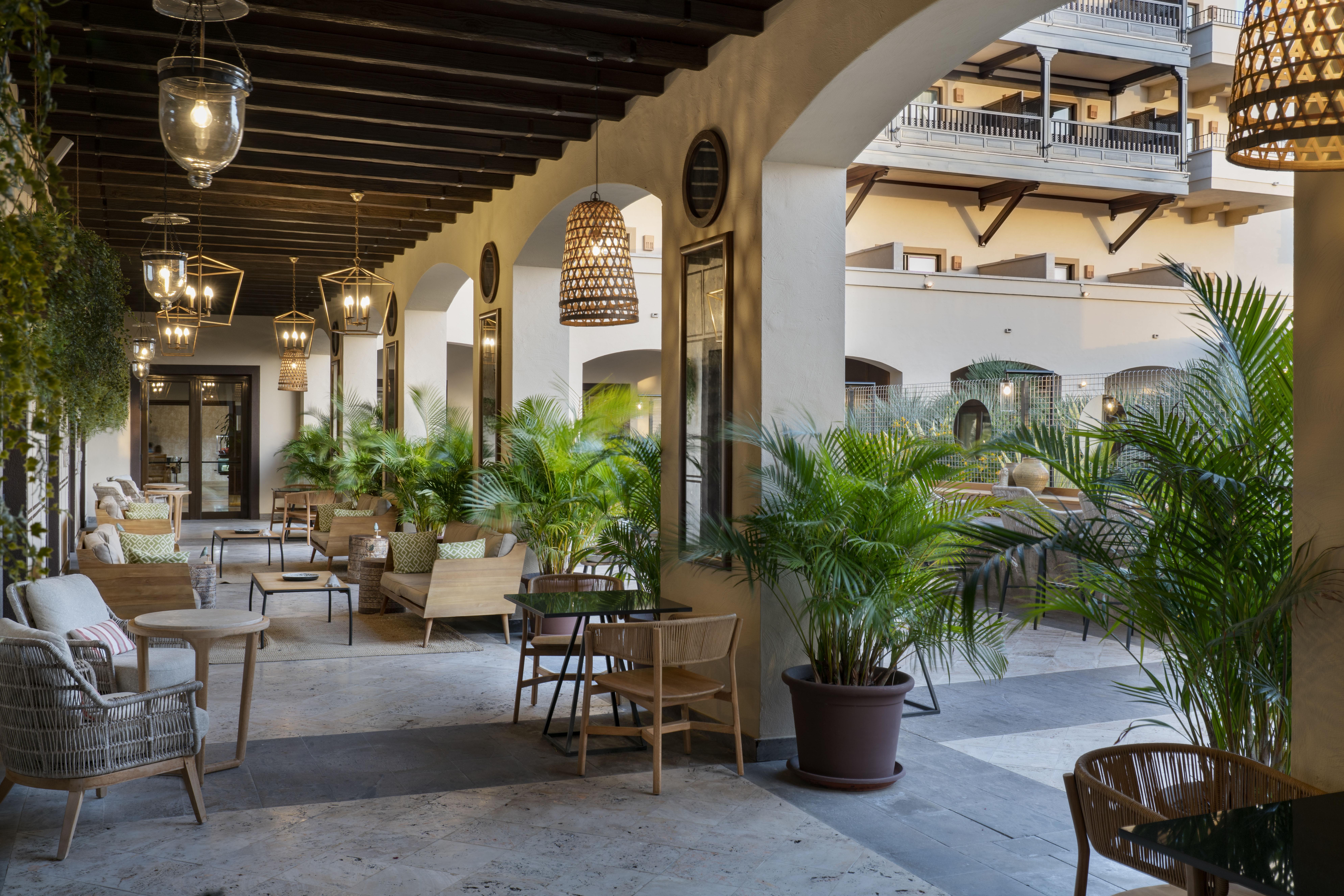 Отель Vincci Seleccion La Plantacion Del Sur Адехе Экстерьер фото The hotel's interior courtyard
