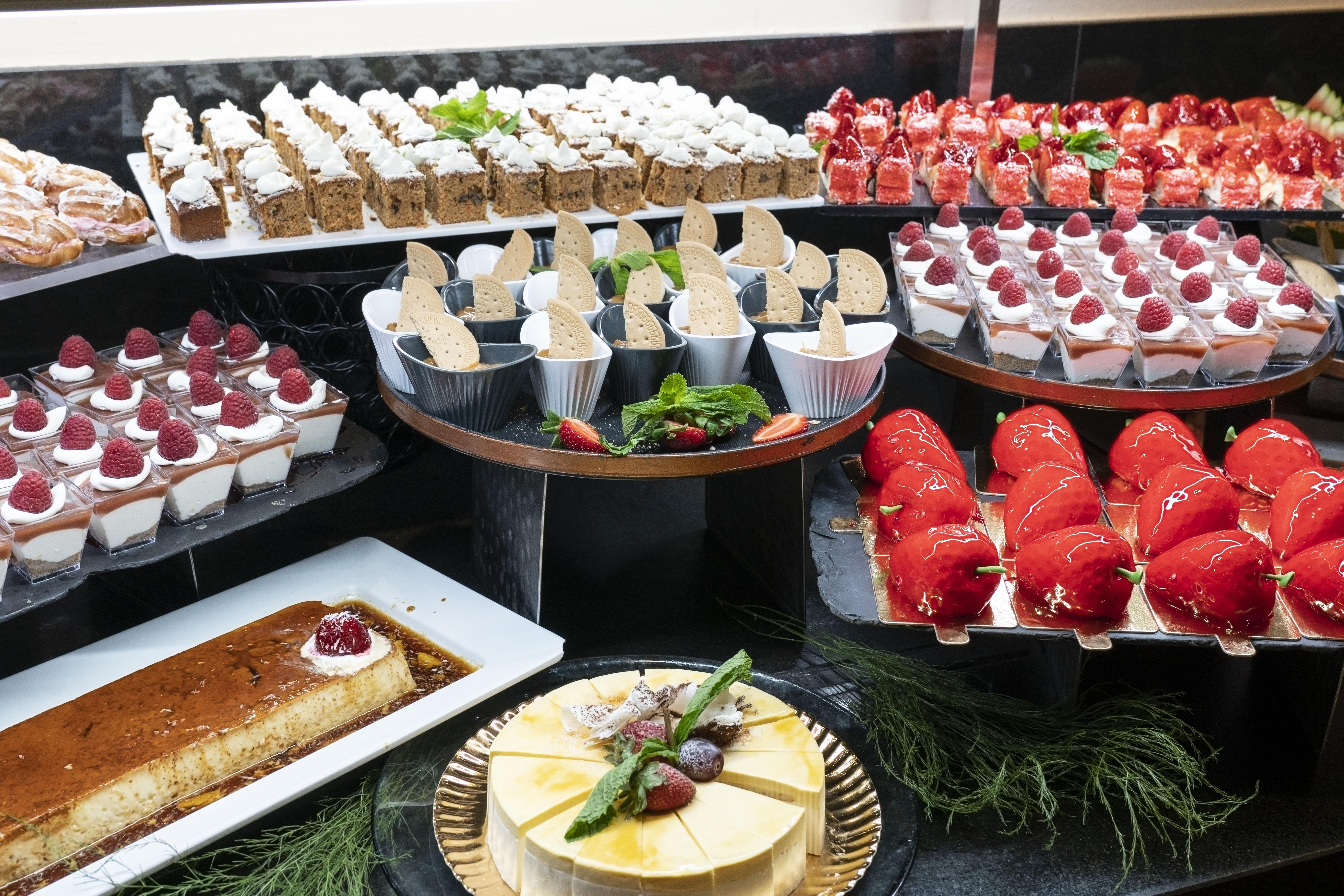 Отель Vincci Seleccion La Plantacion Del Sur Адехе Экстерьер фото A selection of desserts
