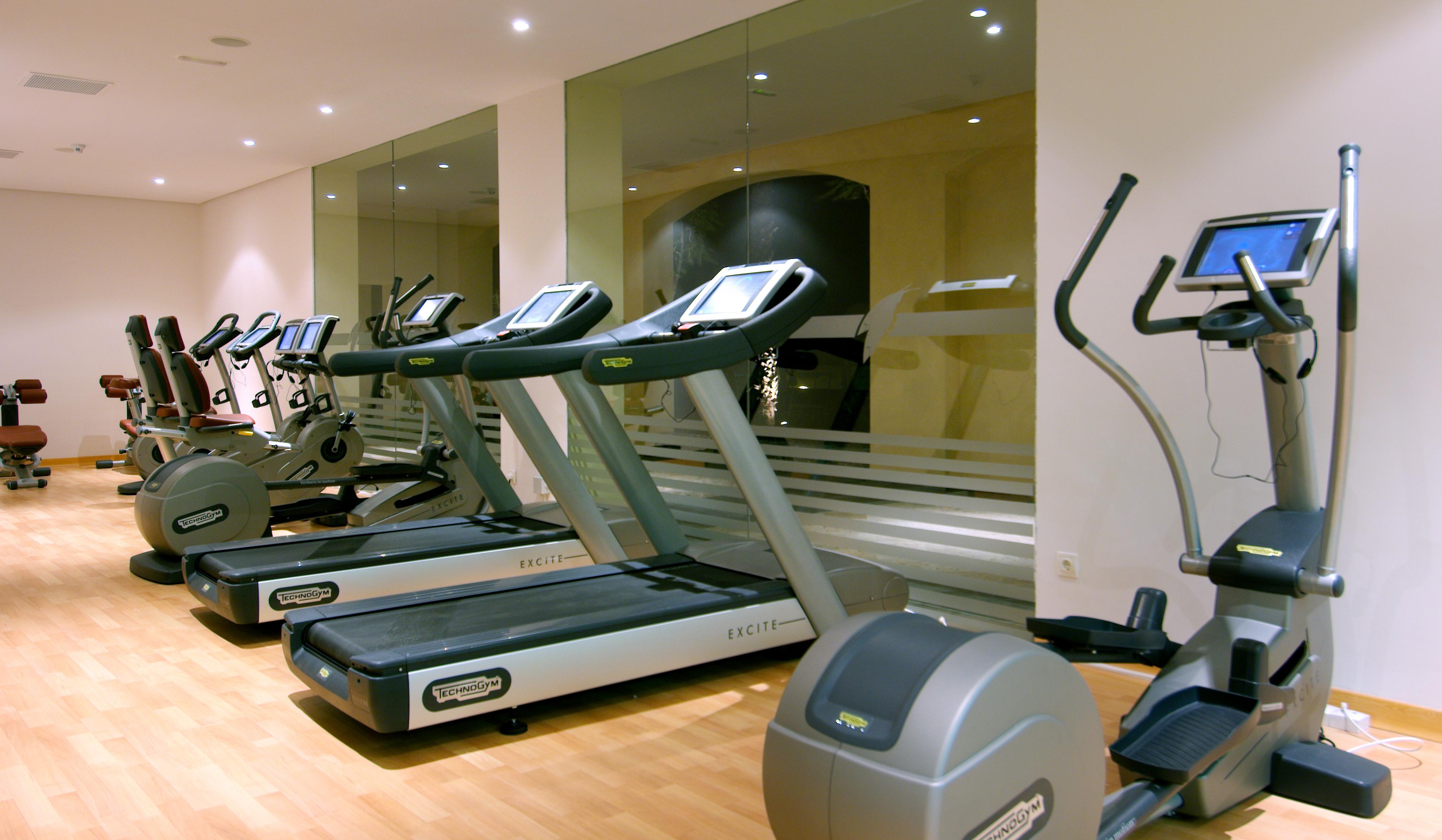 Отель Vincci Seleccion La Plantacion Del Sur Адехе Экстерьер фото Treadmills in a gym